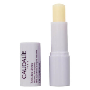 Revitalizes dry, damaged lips with the nourishing power of grape seed oil and antioxidant-rich polyphenols.