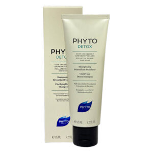 Phyto Detox Clarifying Detox Shampoo 125ml is your knight in shining armor against hair and scalp pollution.